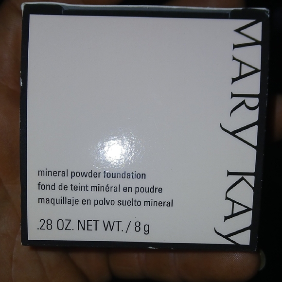 Mary Kay Mineral Powder Foundation - Cream - Picture 1 of 1